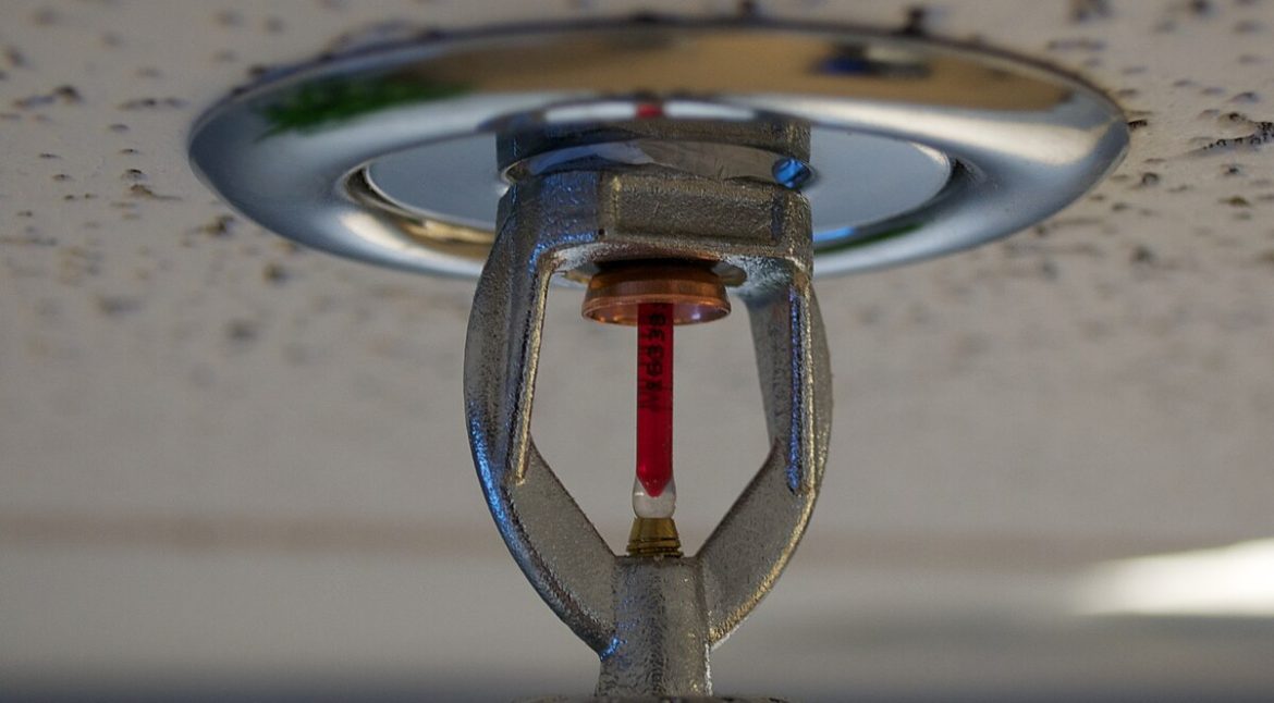 Fire_sprinkler_roof_mount_side_view