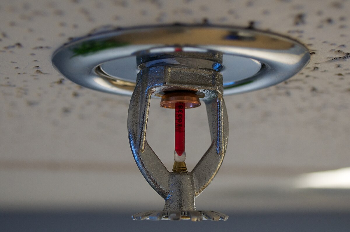 Fire_sprinkler_roof_mount_side_view